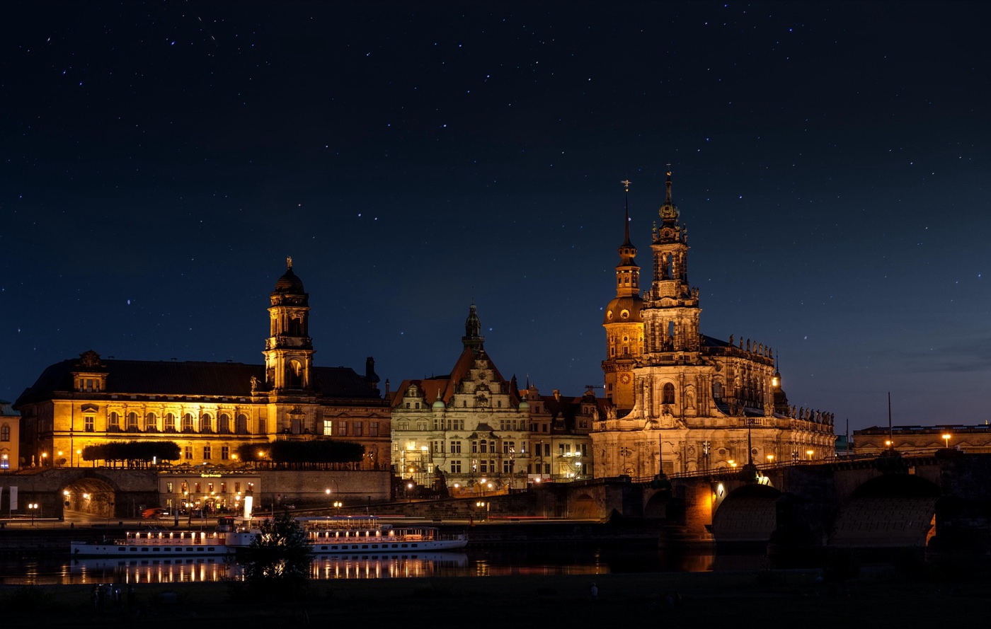 Dresdner Altstadt an der Elbe bei Nacht – freie Trauung in Dresden