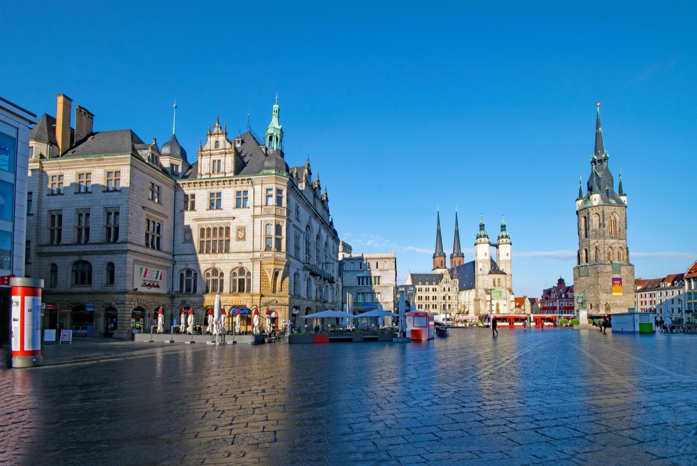 Marktplatz Halle mit Rotem Turm – freie Trauung in Halle an der Saale